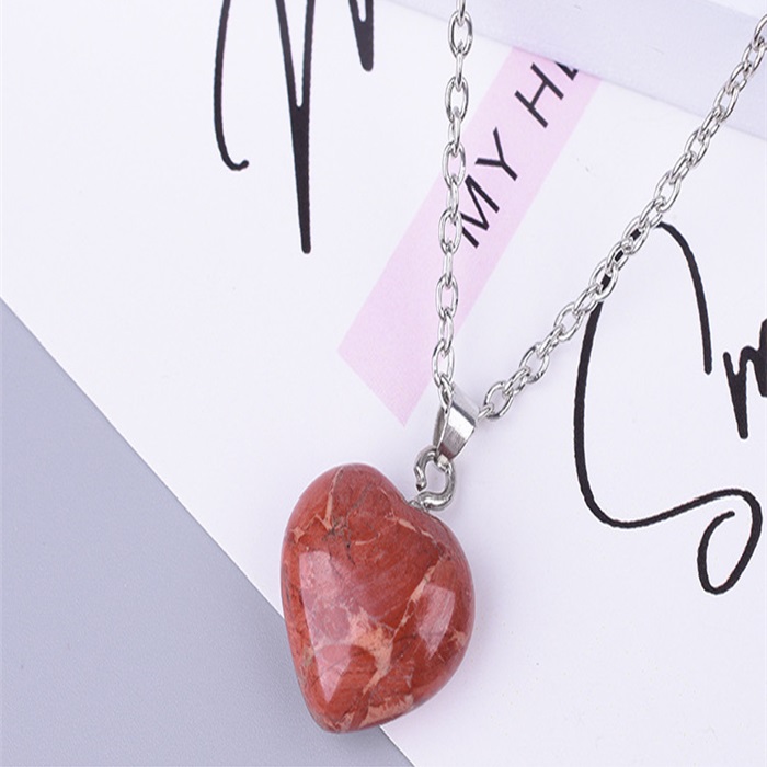 Halskette mit Herz Anhänger aus echtem Stein